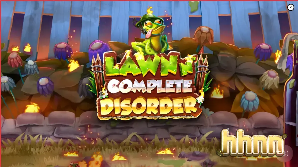 Cena caótica e ardente do jogo de slot Lawn N’ Complete Disorder com o gnomo e seu carrinho de mão.